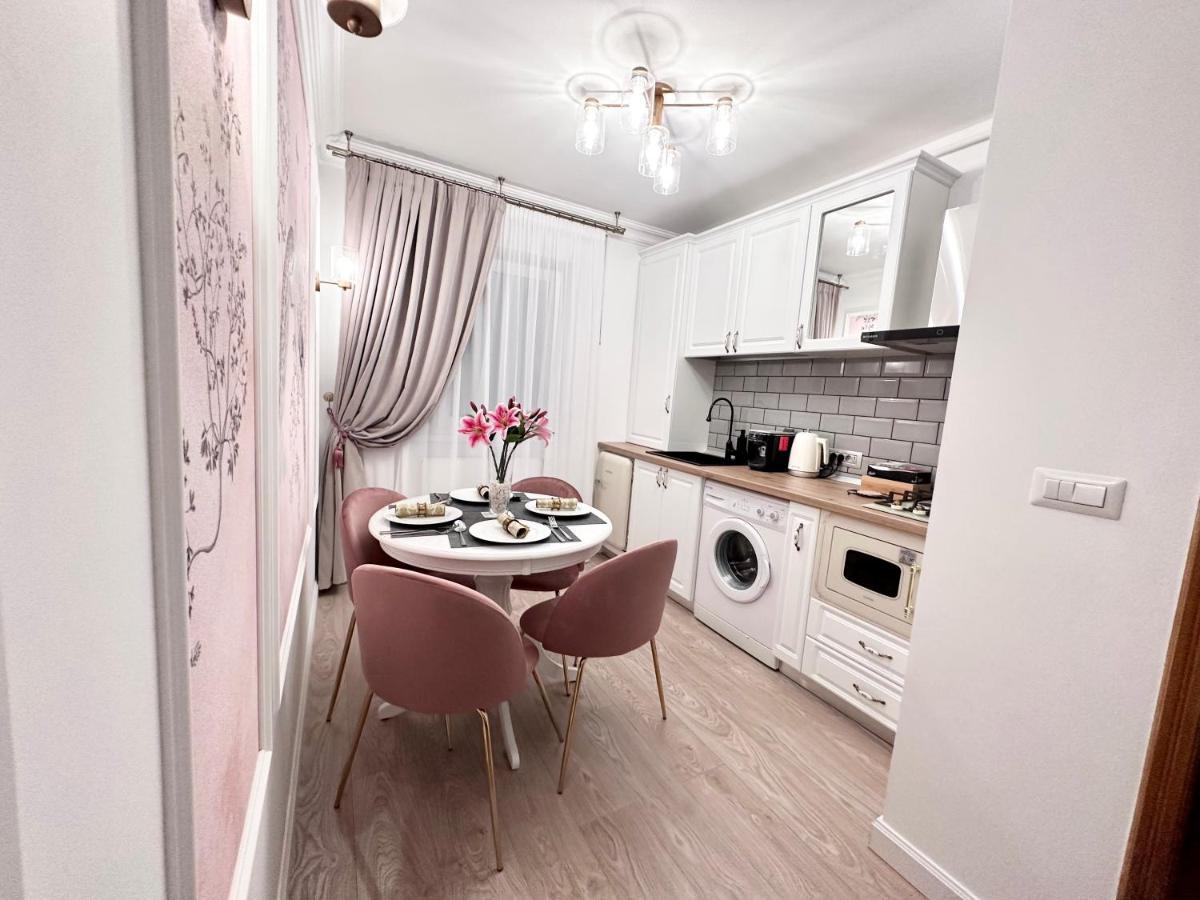Central Spacious Apartment With Balcony - Alba Carolina ألبا يوليا المظهر الخارجي الصورة