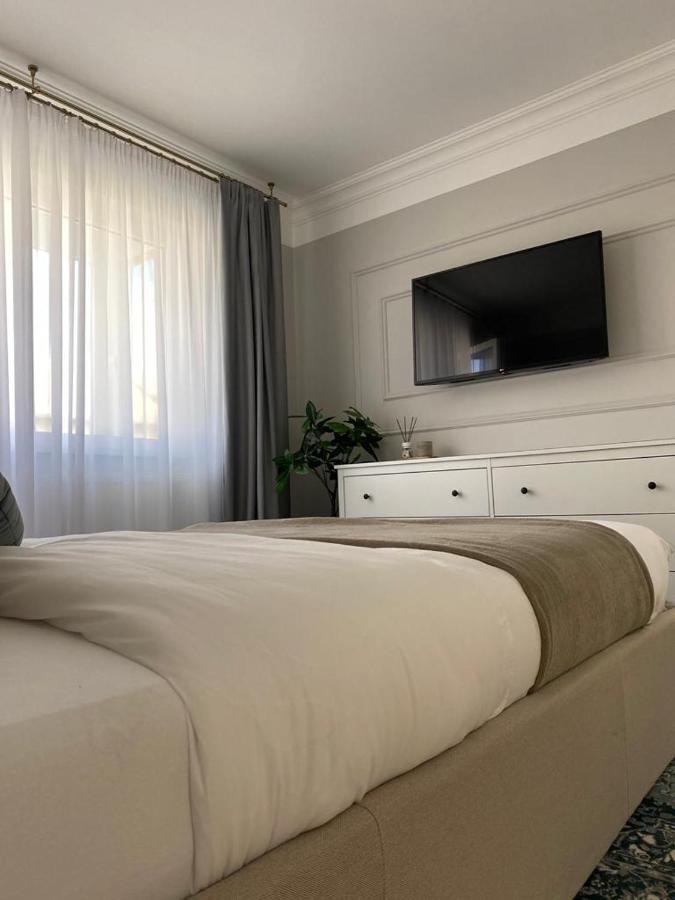 Central Spacious Apartment With Balcony - Alba Carolina ألبا يوليا المظهر الخارجي الصورة