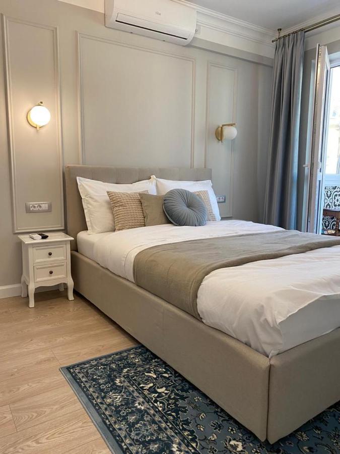Central Spacious Apartment With Balcony - Alba Carolina ألبا يوليا المظهر الخارجي الصورة