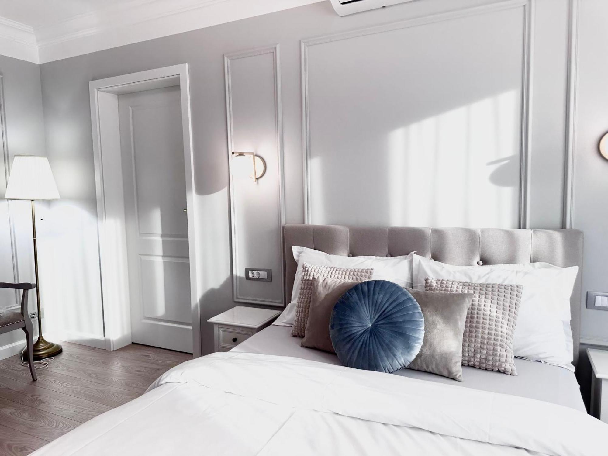 Central Spacious Apartment With Balcony - Alba Carolina ألبا يوليا المظهر الخارجي الصورة