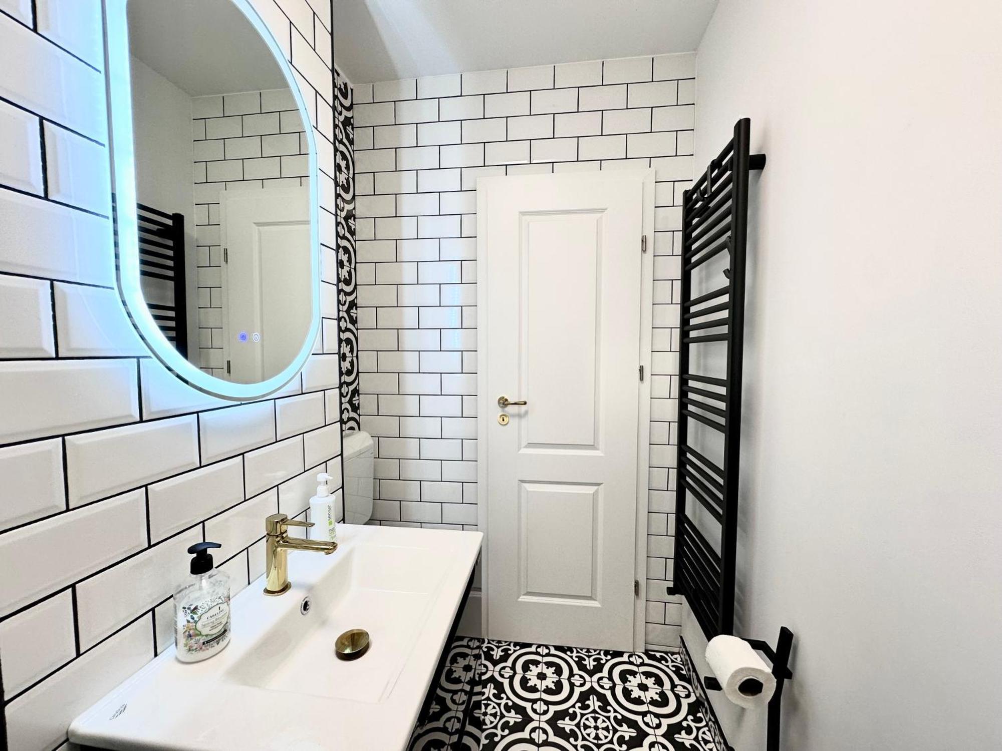 Central Spacious Apartment With Balcony - Alba Carolina ألبا يوليا المظهر الخارجي الصورة