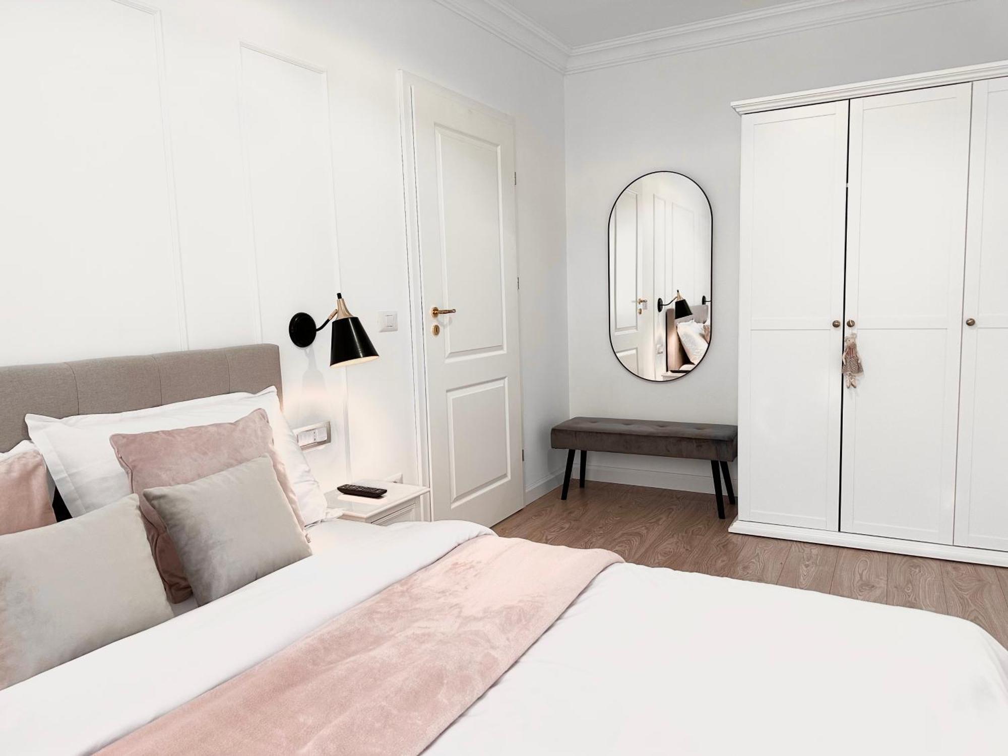 Central Spacious Apartment With Balcony - Alba Carolina ألبا يوليا المظهر الخارجي الصورة